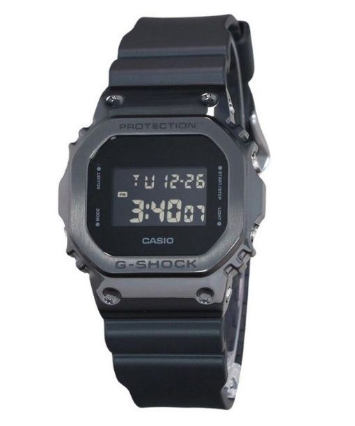 Montre pour homme Casio G-Shock avec lunette en métal numérique et bracelet en résine Quartz GM-5600UB-1 200M