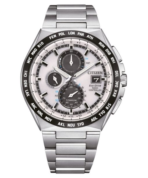 Montre pour homme Citizen Eco-Drive GMT avec chronographe radiocommandé et cadran argenté en titane Super AT8238-84A 100 M