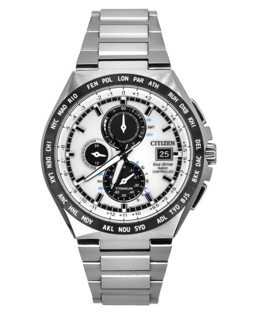 Montre pour homme Citizen Eco-Drive GMT avec chronographe radiocommandé et cadran argenté en titane Super AT8238-84A 100 M